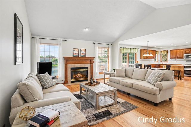 975 Bluff Lake Drive, Zeeland, MI 49464