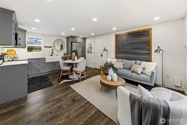 5700 241st Street SW, Mountlake Terrace, WA 98043