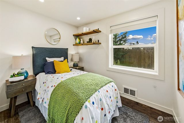 5700 241st Street SW, Mountlake Terrace, WA 98043