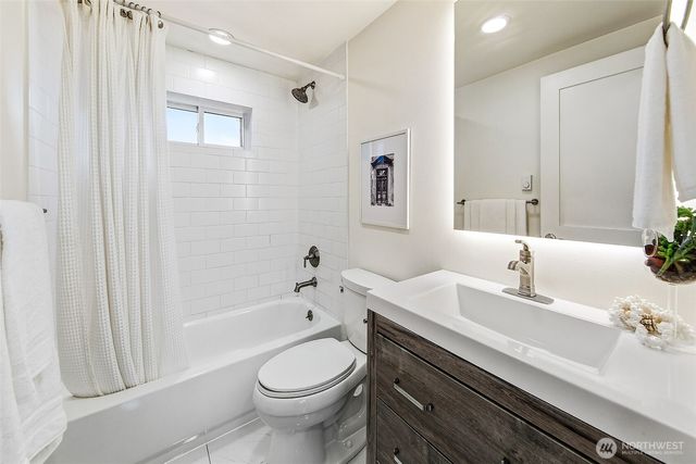 5700 241st Street SW, Mountlake Terrace, WA 98043