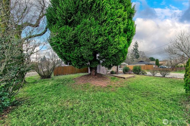 5700 241st Street SW, Mountlake Terrace, WA 98043