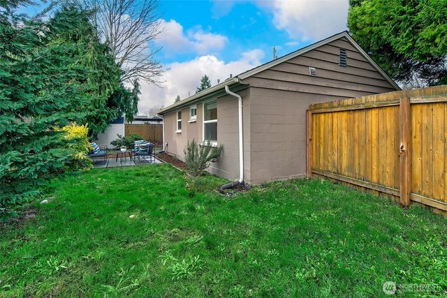 5700 241st Street SW, Mountlake Terrace, WA 98043