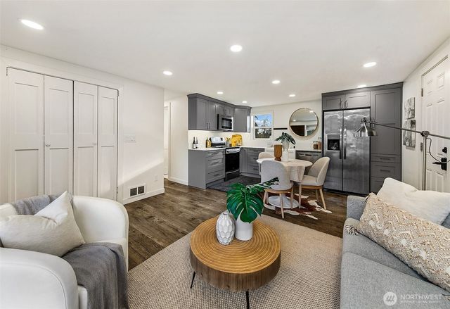 5700 241st Street SW, Mountlake Terrace, WA 98043