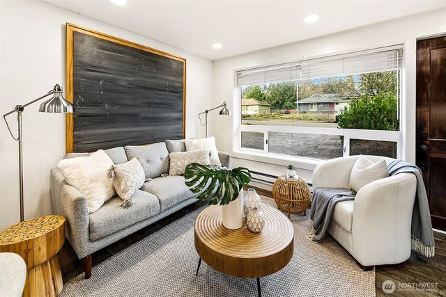 5700 241st Street SW, Mountlake Terrace, WA 98043