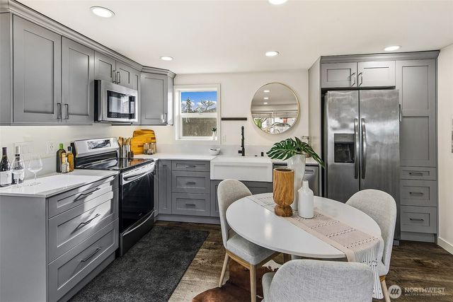 5700 241st Street SW, Mountlake Terrace, WA 98043