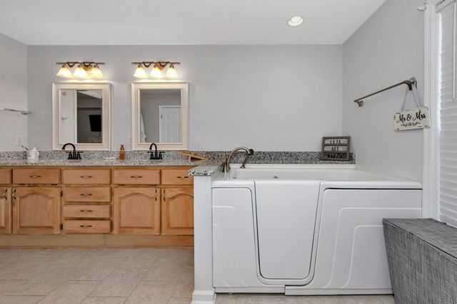 1803 Nella Dr, Athens, AL 35611