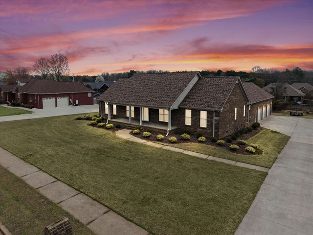 1803 Nella Dr, Athens, AL 35611