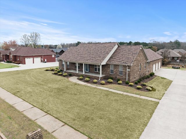 1803 Nella Dr, Athens, AL 35611