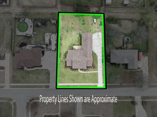 1803 Nella Dr, Athens, AL 35611