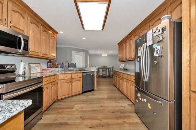 1803 Nella Dr, Athens, AL 35611