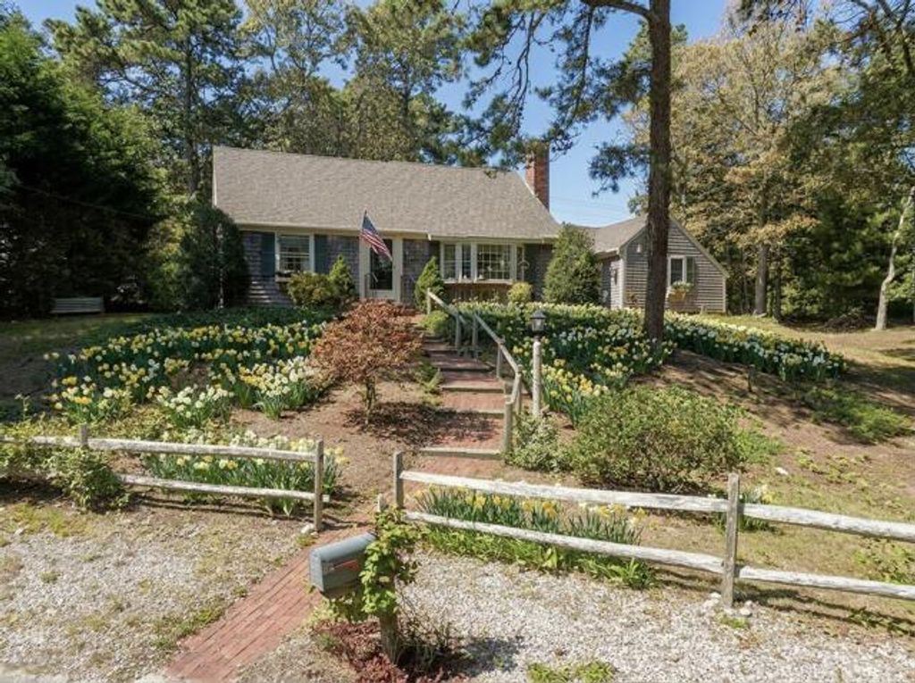 111 Merchant Avenue, Yarmouth Port, MA 02675