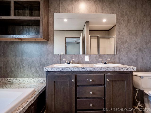 2109 Hawk Lane, Kingston, OK 73439