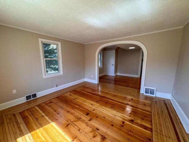 1021 Minnehaha Avenue E, Saint Paul, MN 55106