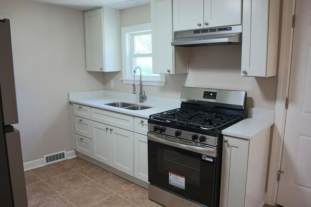 1021 Minnehaha Avenue E, Saint Paul, MN 55106