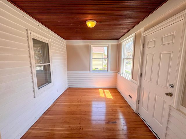 1021 Minnehaha Avenue E, Saint Paul, MN 55106