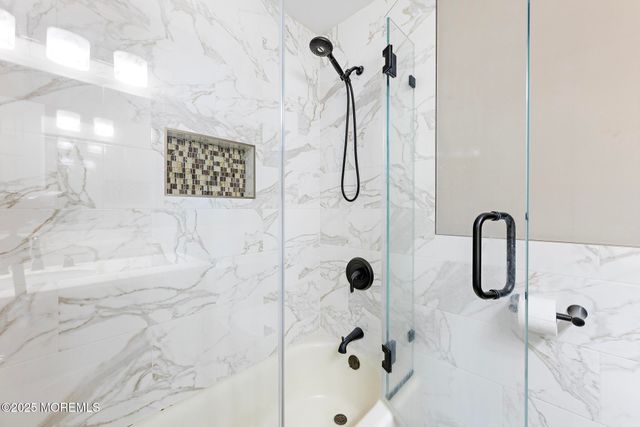 16 Galway Drive, Hazlet, NJ 07730