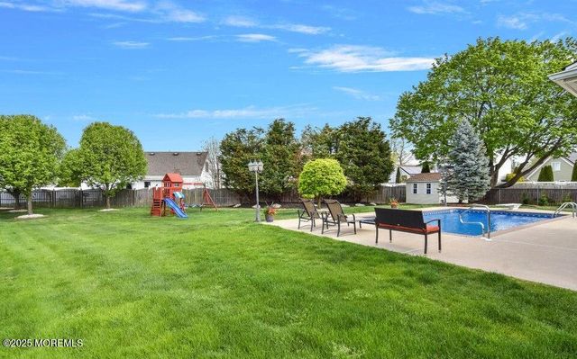 16 Galway Drive, Hazlet, NJ 07730