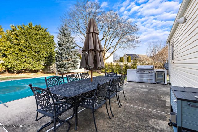 16 Galway Drive, Hazlet, NJ 07730