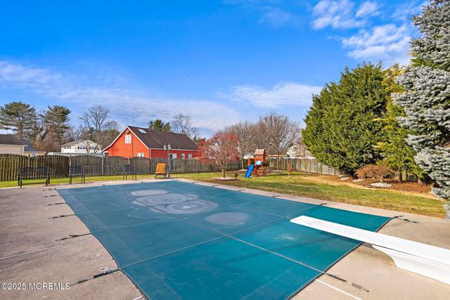 16 Galway Drive, Hazlet, NJ 07730