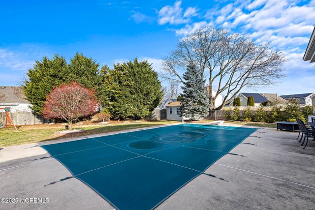 16 Galway Drive, Hazlet, NJ 07730