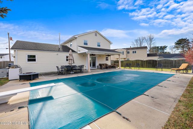 16 Galway Drive, Hazlet, NJ 07730