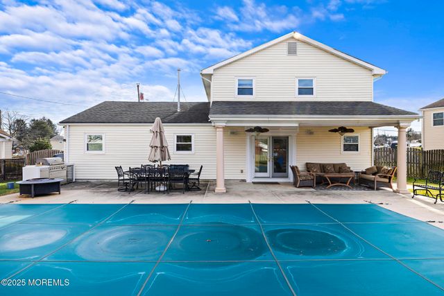 16 Galway Drive, Hazlet, NJ 07730