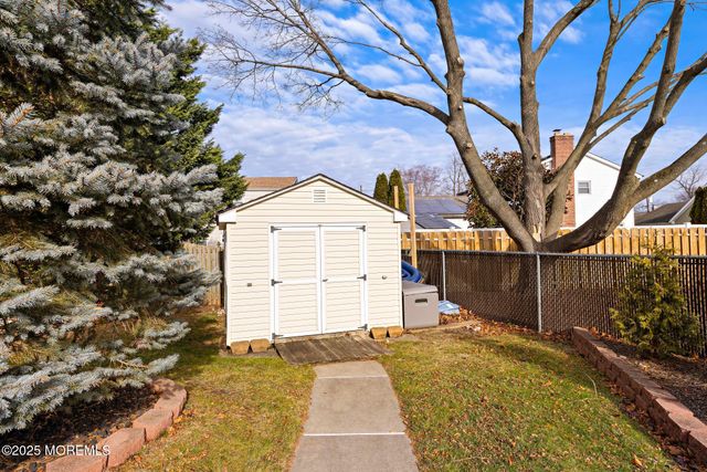 16 Galway Drive, Hazlet, NJ 07730