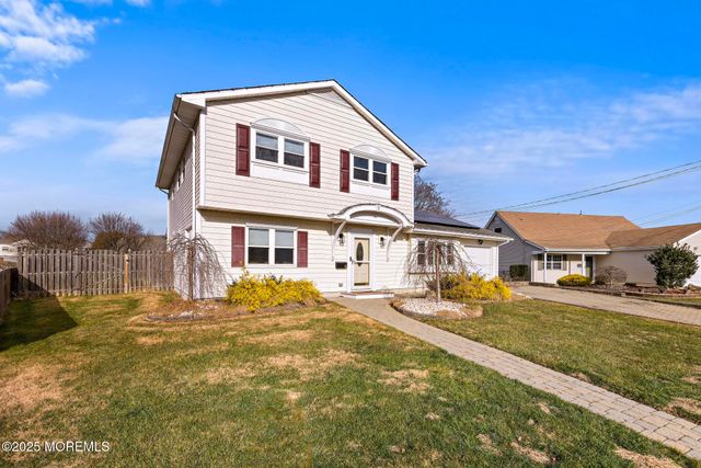 16 Galway Drive, Hazlet, NJ 07730