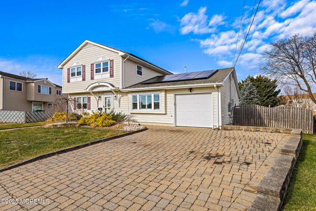16 Galway Drive, Hazlet, NJ 07730