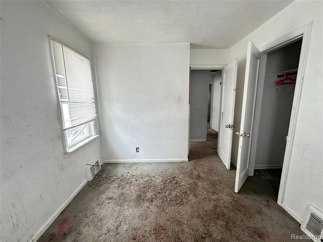 8084 Artesian Street, Detroit, MI 48228
