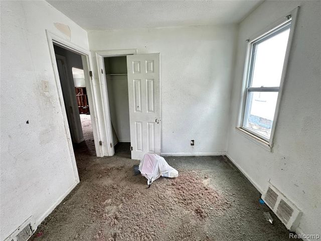 8084 Artesian Street, Detroit, MI 48228