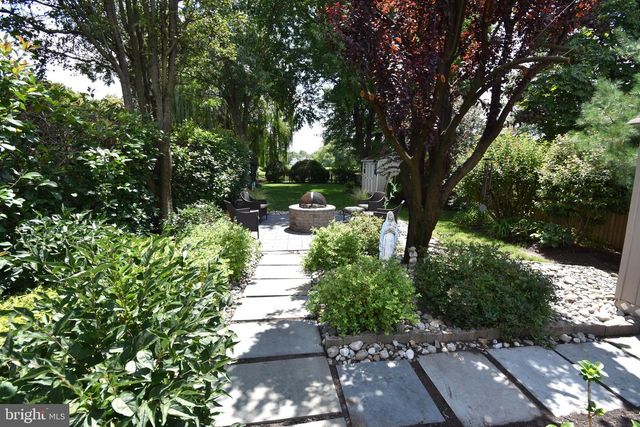 438 W BROAD ST, Burlington, NJ 08016