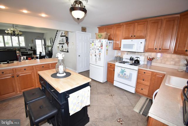 438 W BROAD ST, Burlington, NJ 08016