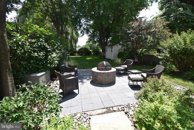 438 W BROAD ST, Burlington, NJ 08016