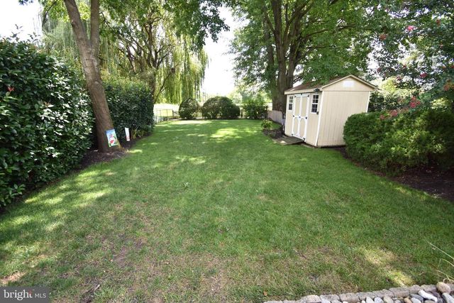 438 W BROAD ST, Burlington, NJ 08016