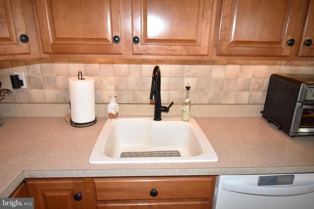 438 W BROAD ST, Burlington, NJ 08016