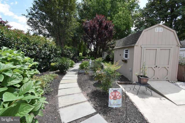 438 W BROAD ST, Burlington, NJ 08016