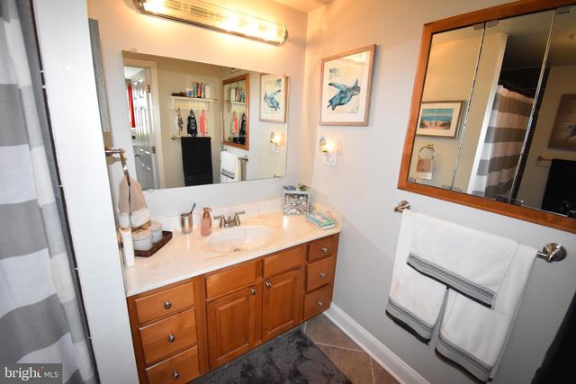 438 W BROAD ST, Burlington, NJ 08016