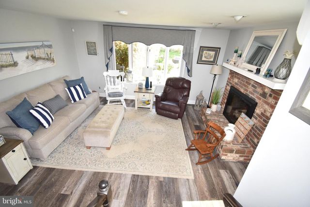 438 W BROAD ST, Burlington, NJ 08016