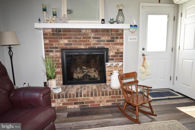 438 W BROAD ST, Burlington, NJ 08016