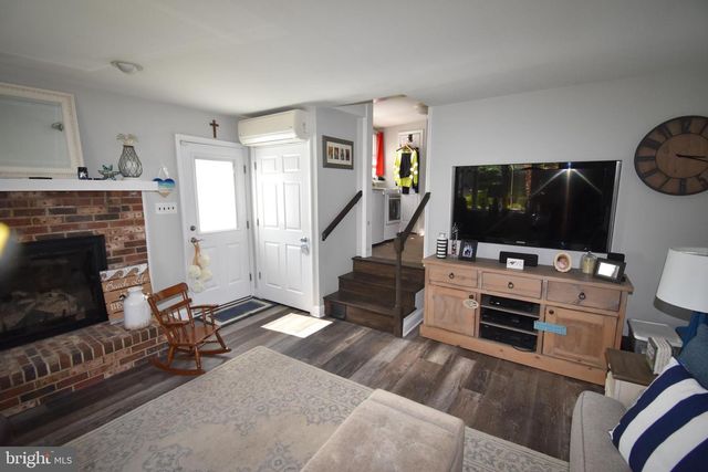 438 W BROAD ST, Burlington, NJ 08016