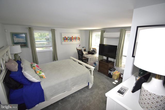 438 W BROAD ST, Burlington, NJ 08016