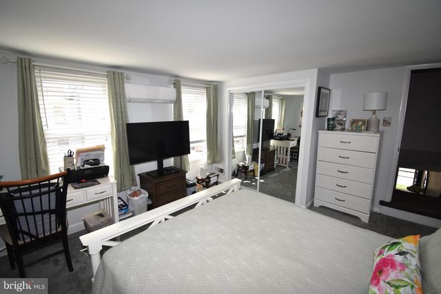 438 W BROAD ST, Burlington, NJ 08016