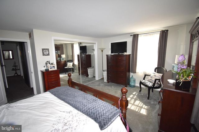 438 W BROAD ST, Burlington, NJ 08016