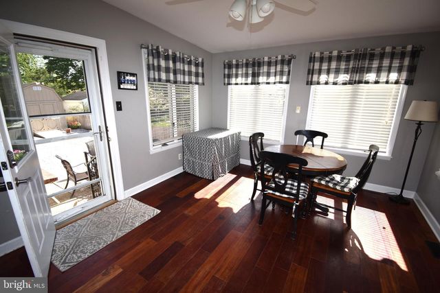 438 W BROAD ST, Burlington, NJ 08016