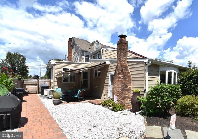 438 W BROAD ST, Burlington, NJ 08016