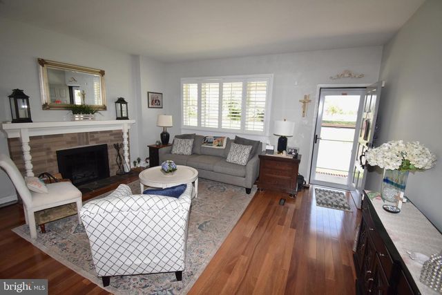 438 W BROAD ST, Burlington, NJ 08016