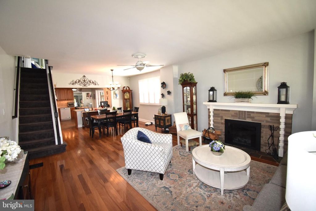 438 W BROAD ST, Burlington, NJ 08016