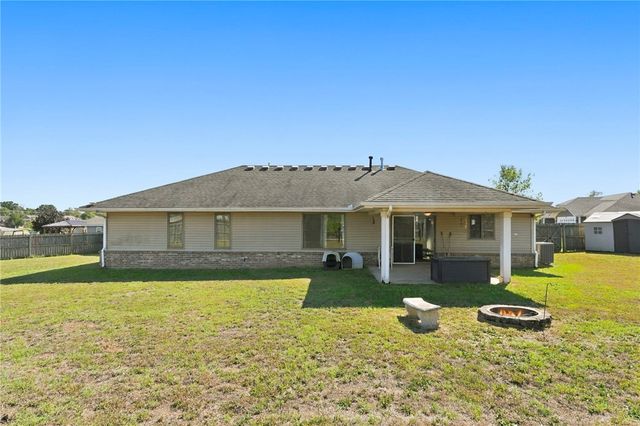 6101 SW Thorney Cove, Bentonville, AR 72712