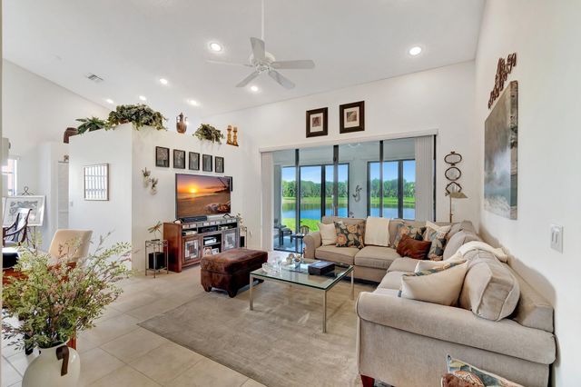 8308 Waterline Drive 102, Boynton Beach, FL 33472